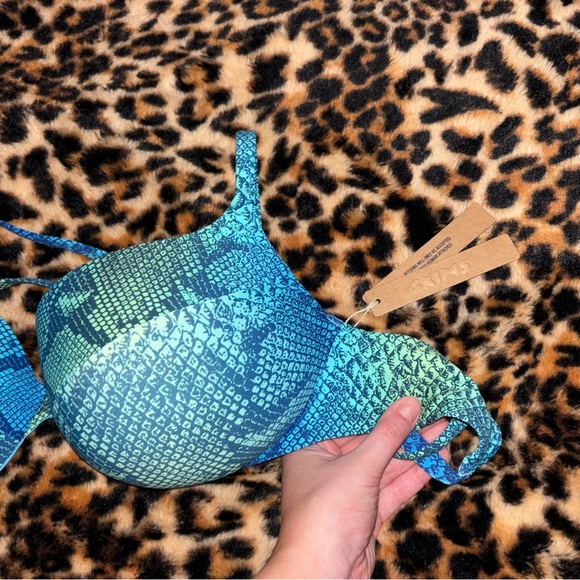 SKIMS SIGNATURE SWIM
ULTIMATE PUSH-UP
TIE BACK BIKINI TOP - Picture 3 of 6